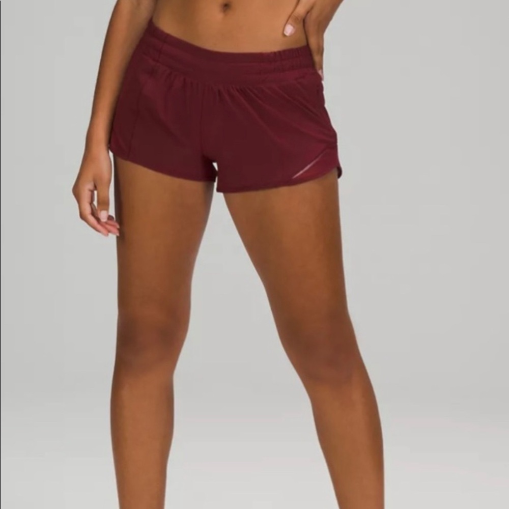 Maroon lululemon hotty hot shorts 2.5 inch